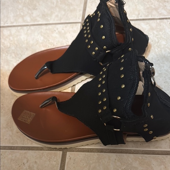 Aldo Black and Gold Sandals with Studded Design - Picture 2 of 6